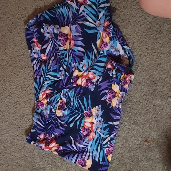 Shorts - Picture 2 of 4